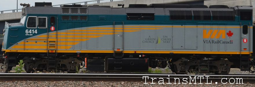 Locomotive VIA6414 left side / coté gauche